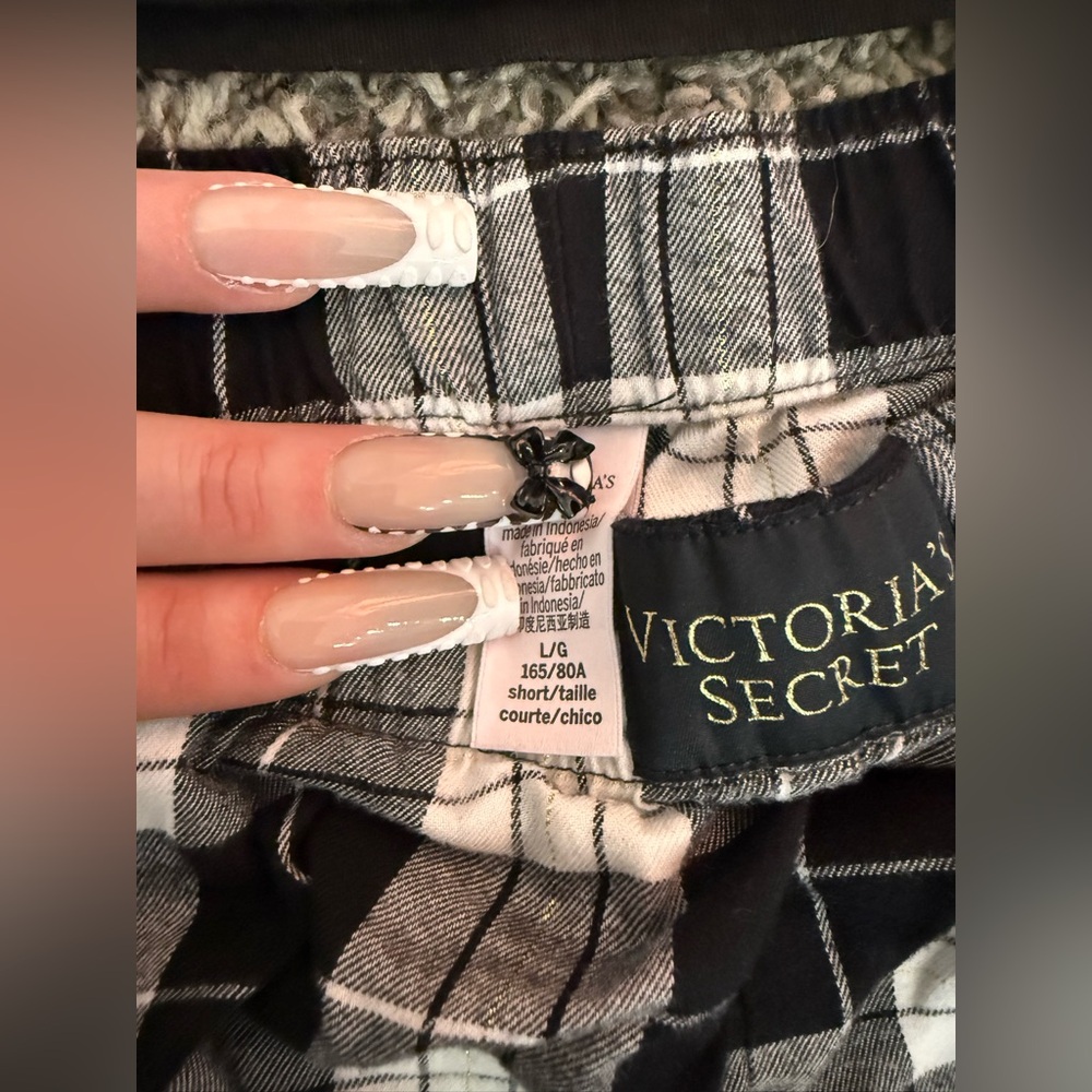 Victoria's Secret Black and White Plaid Women’s Pajama Set - Picture 2 of 3